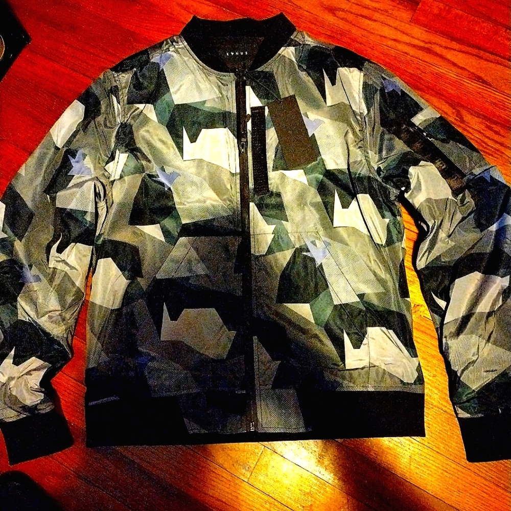 Men's camo lite Jacket Brand new with Tags.......